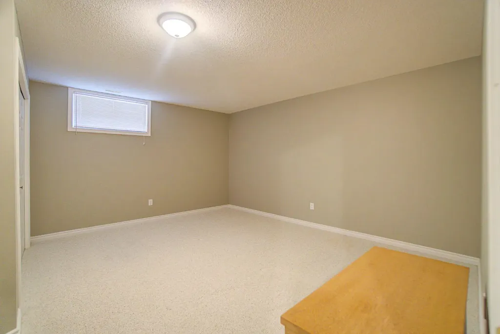 26 Skyline Crescent Claresholm AB T0L 0T0