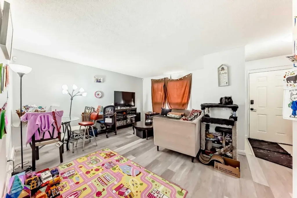 3042 Doverville Crescent SE Calgary AB t2b1t9