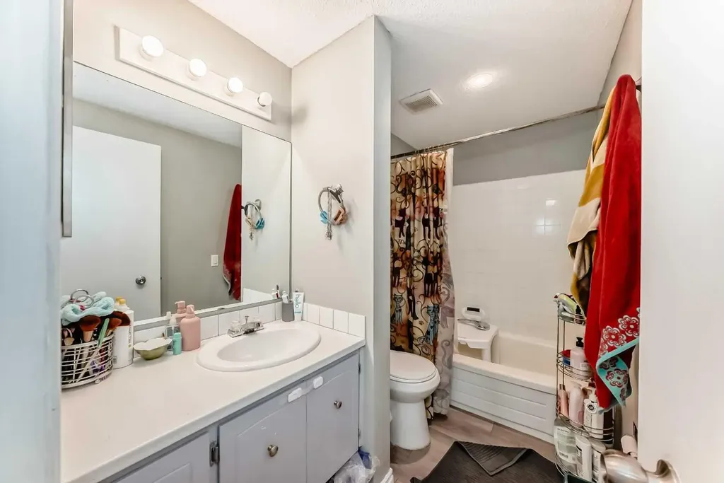 3042 Doverville Crescent SE Calgary AB t2b1t9