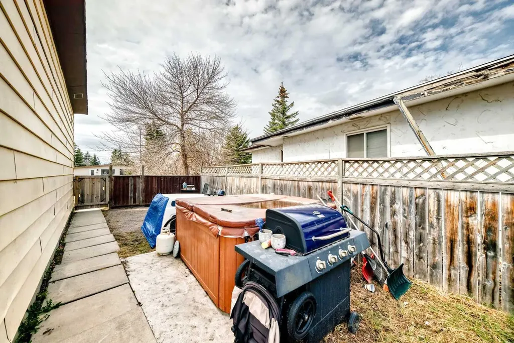 3042 Doverville Crescent SE Calgary AB t2b1t9