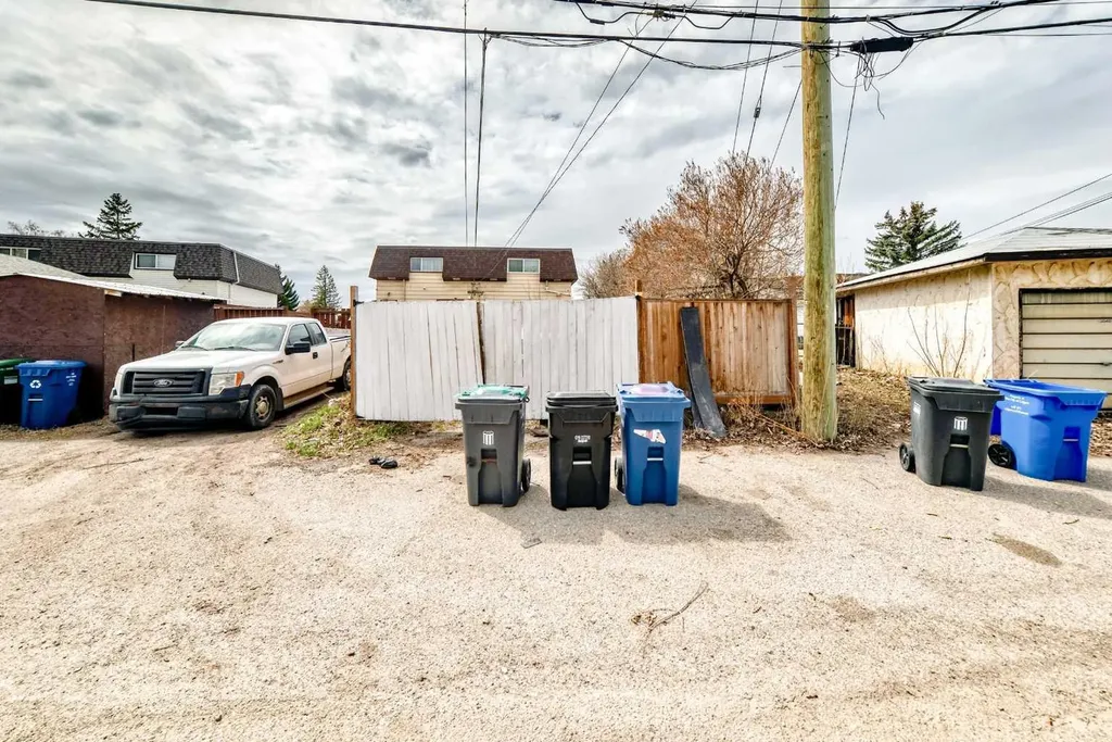3042 Doverville Crescent SE Calgary AB t2b1t9
