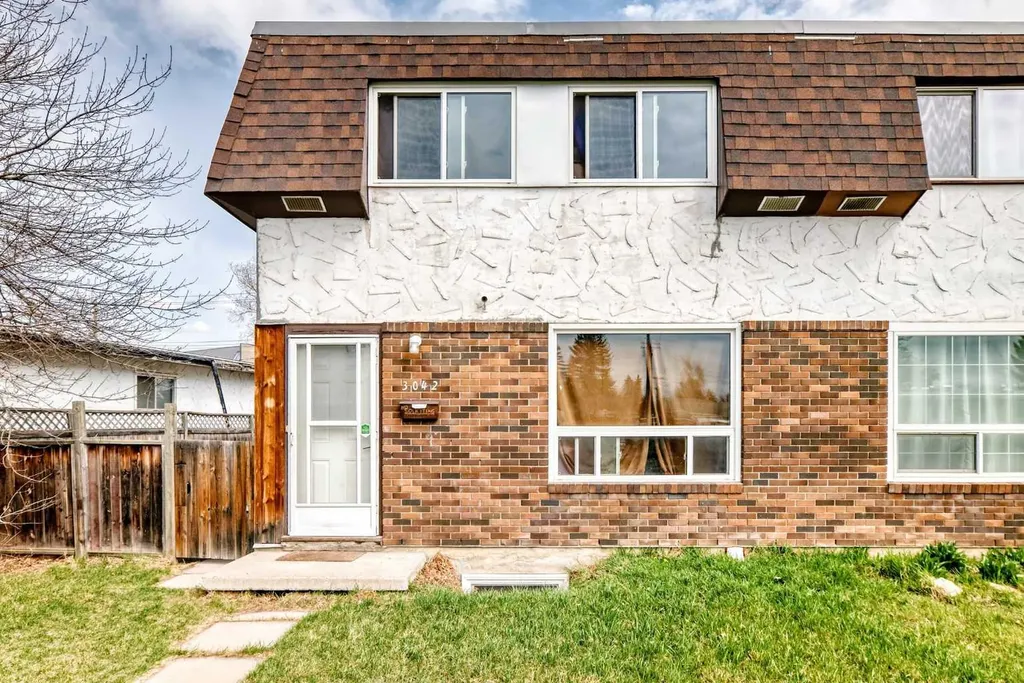 3042 Doverville Crescent SE Calgary AB t2b1t9