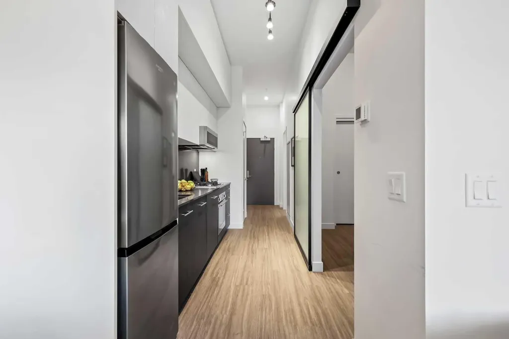 730 2 Avenue SW Calgary AB T2P 1R8