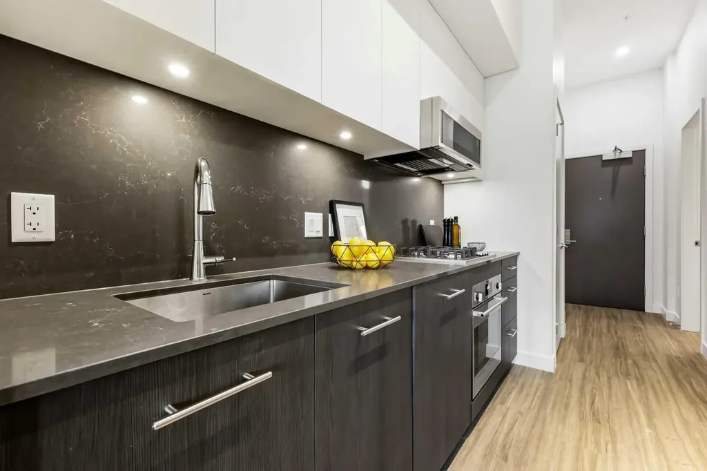 730 2 Avenue SW Calgary AB T2P 1R8