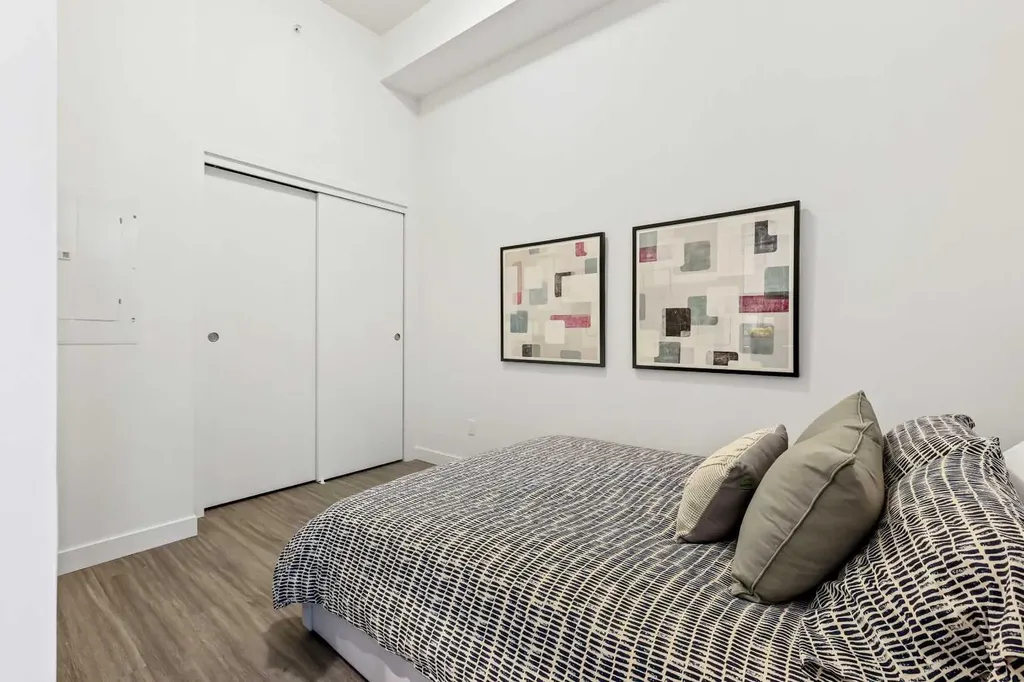730 2 Avenue SW Calgary AB T2P 1R8
