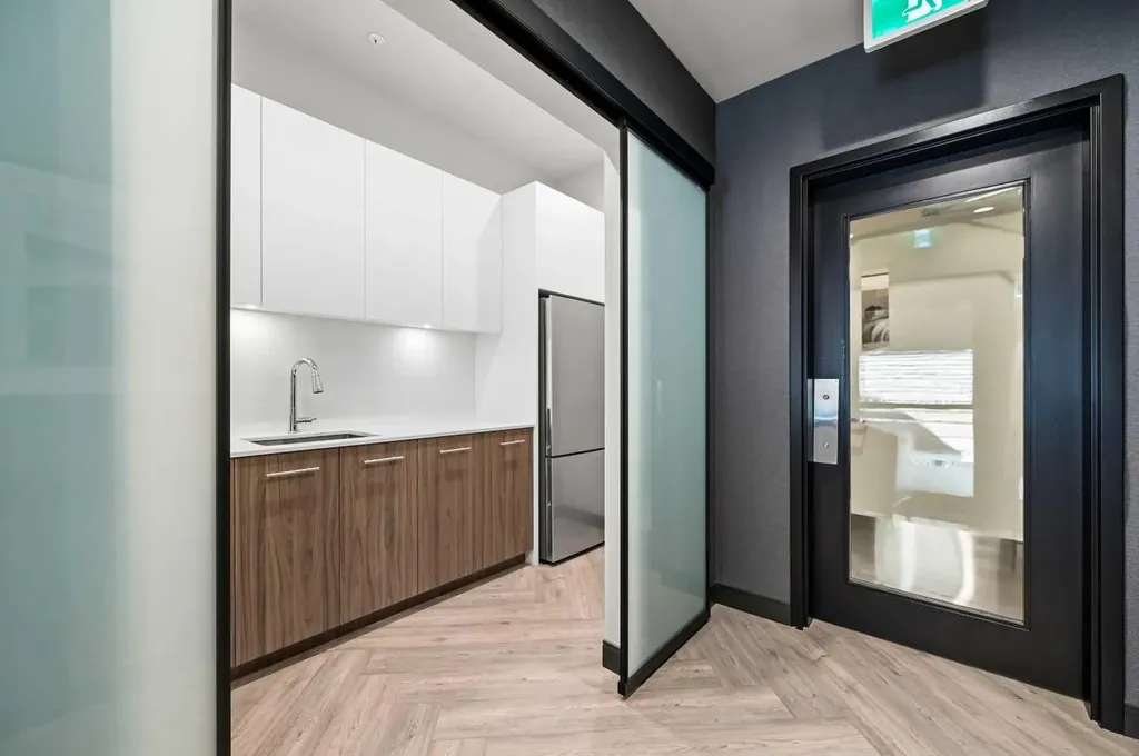 730 2 Avenue SW Calgary AB T2P 1R8