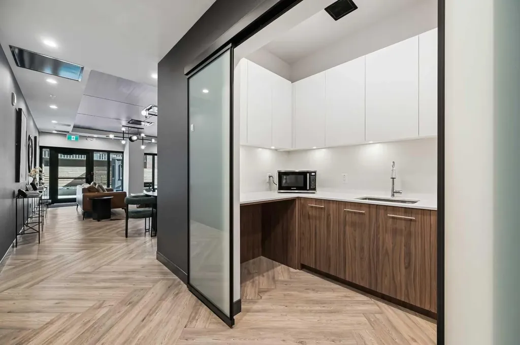 730 2 Avenue SW Calgary AB T2P 1R8
