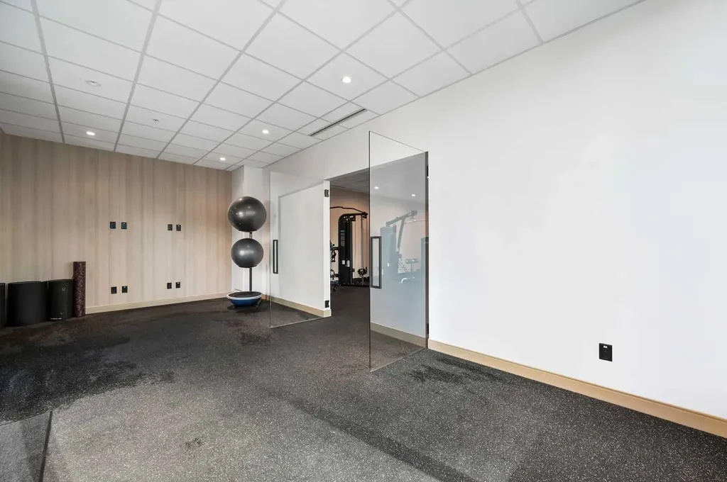 730 2 Avenue SW Calgary AB T2P 1R8