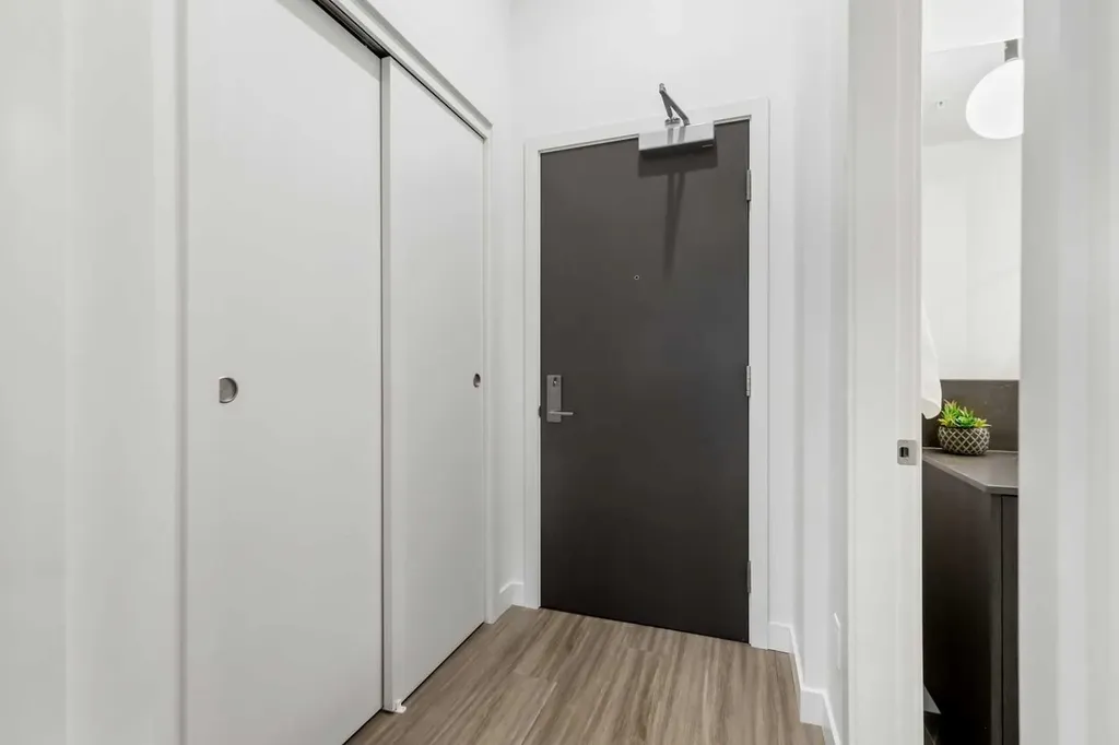 730 2 Avenue SW Calgary AB T2P 1R8