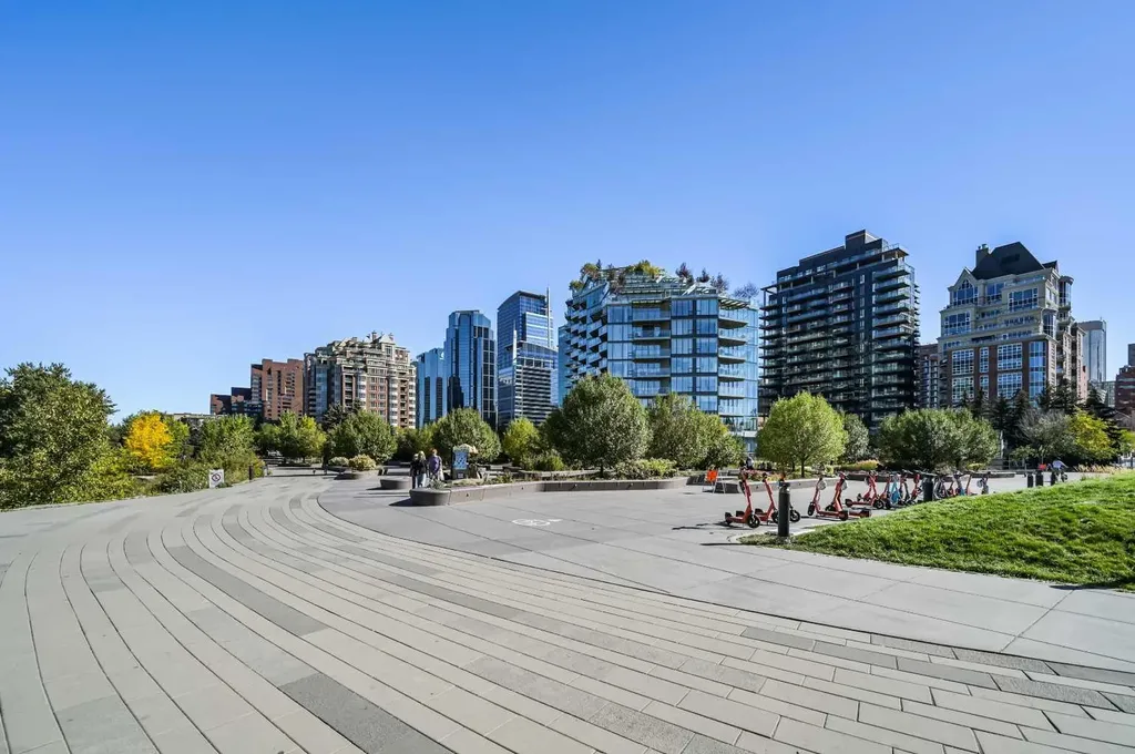 730 2 Avenue SW Calgary AB T2P 1R8