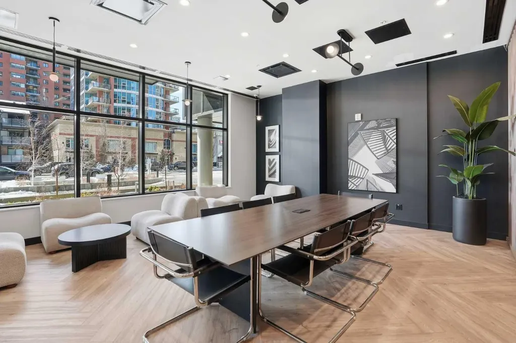 730 2 Avenue SW Calgary AB T2P 1R8