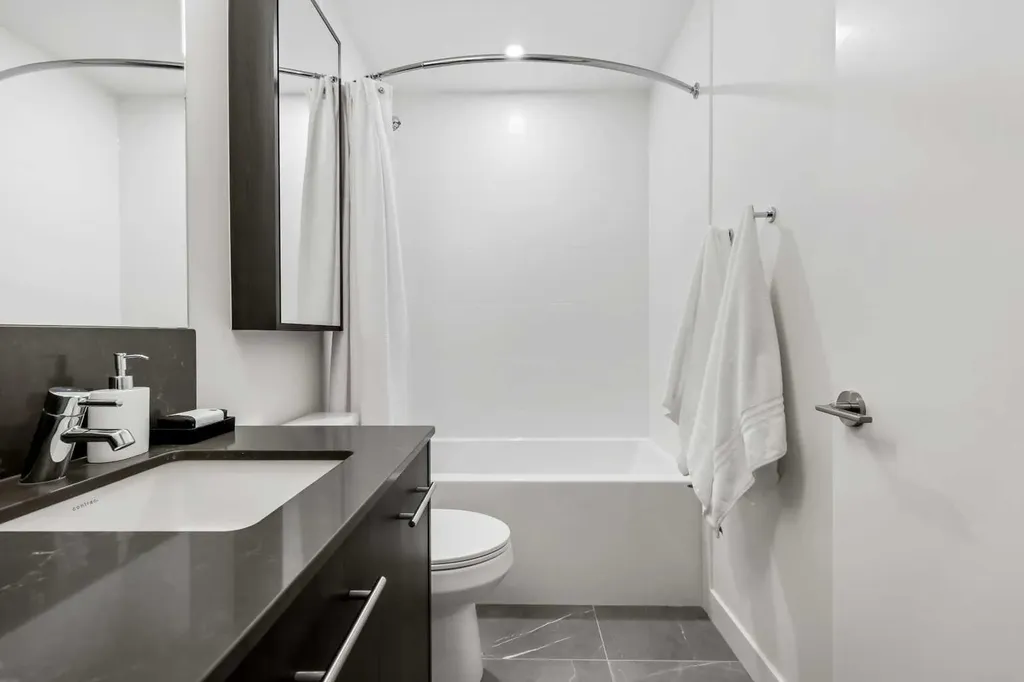 730 2 Avenue SW Calgary AB T2P 1R8