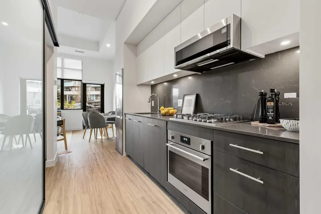 730 2 Avenue SW Calgary AB T2P 1R8