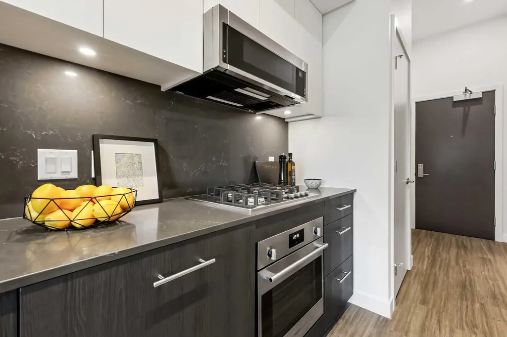 730 2 Avenue SW Calgary AB T2P 1R8