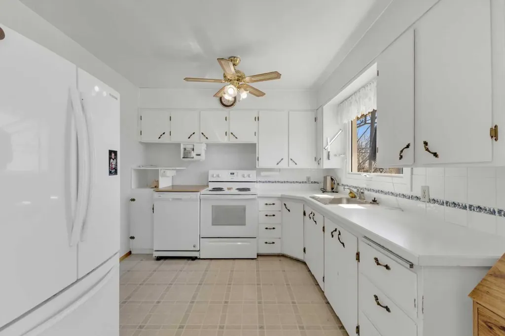 38311 Range Road 244 Rural Lacombe County AB T0C 0Y0