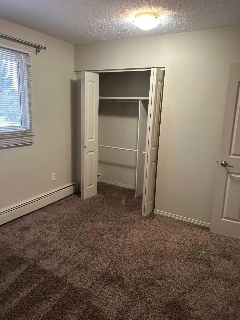 3832 47 Street Red Deer AB T4n1n7