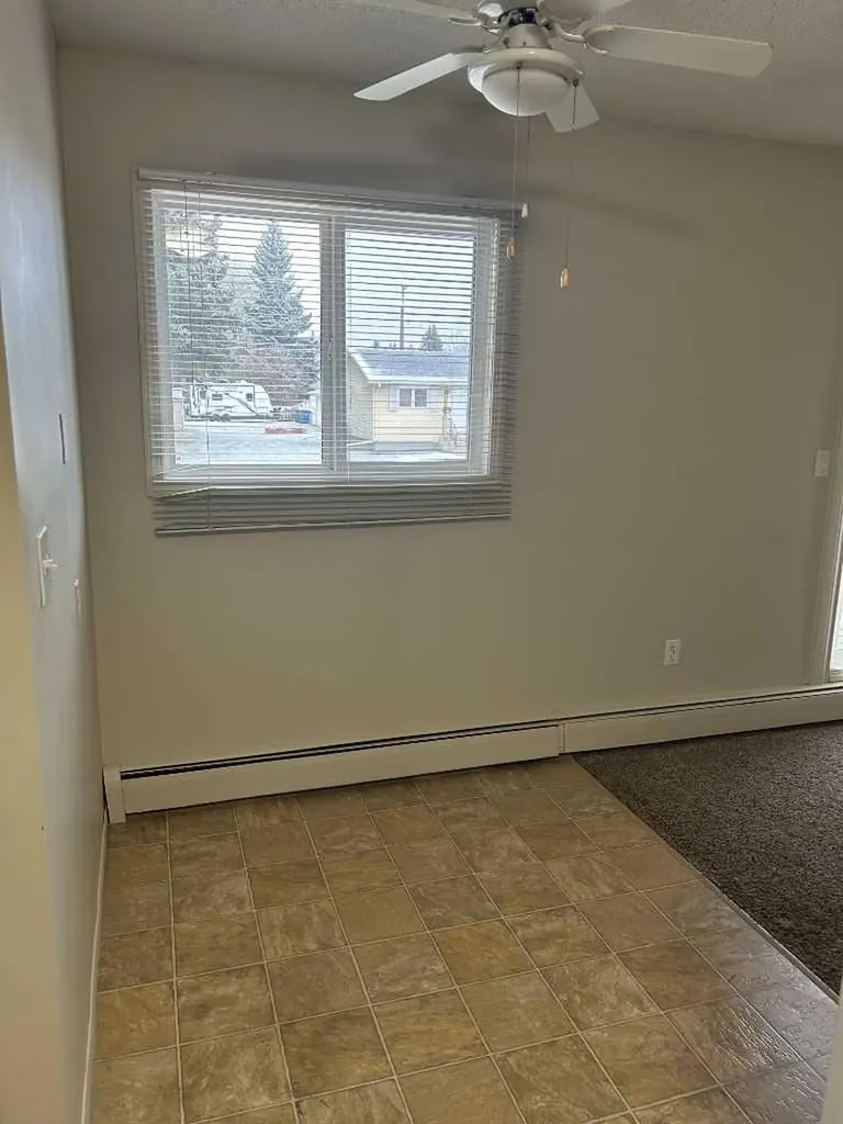 3832 47 Street Red Deer AB T4n1n7