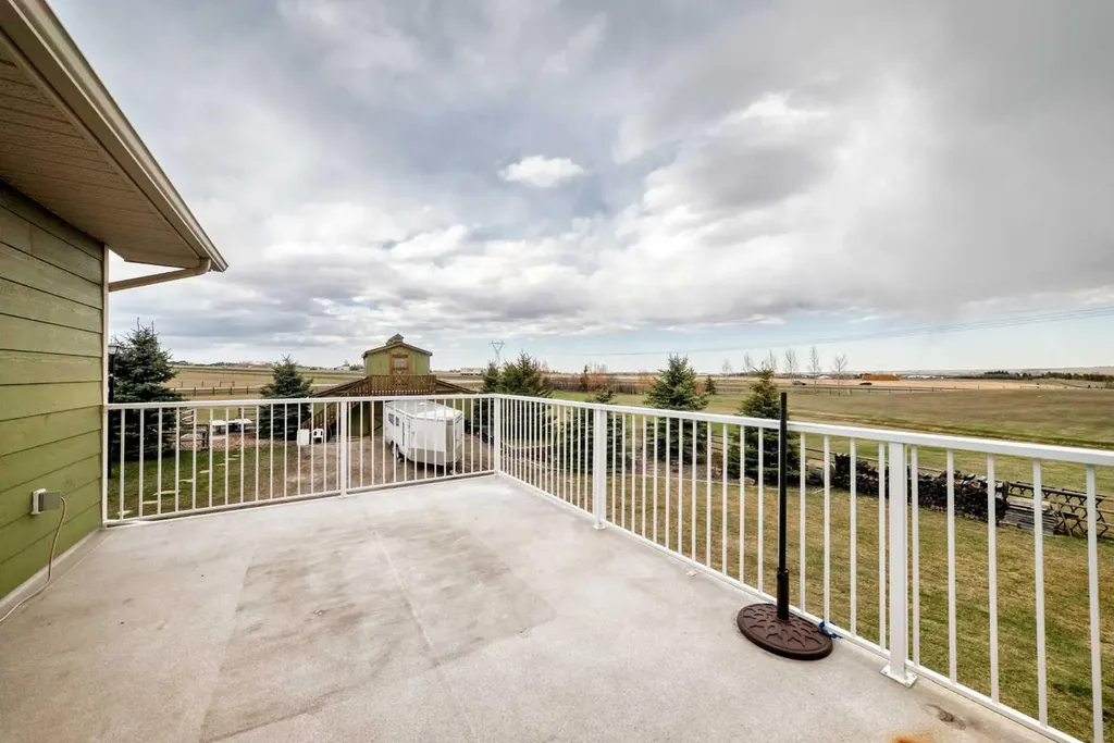 349030 Tamarack Drive E Rural Foothills County AB T1S 5B8