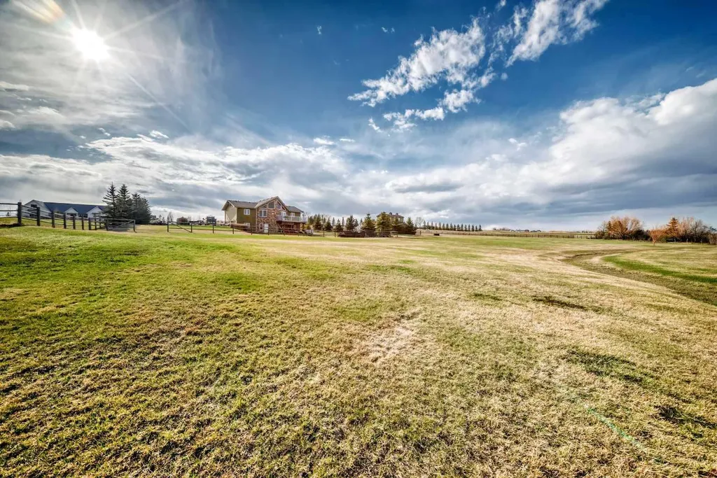 349030 Tamarack Drive E Rural Foothills County AB T1S 5B8