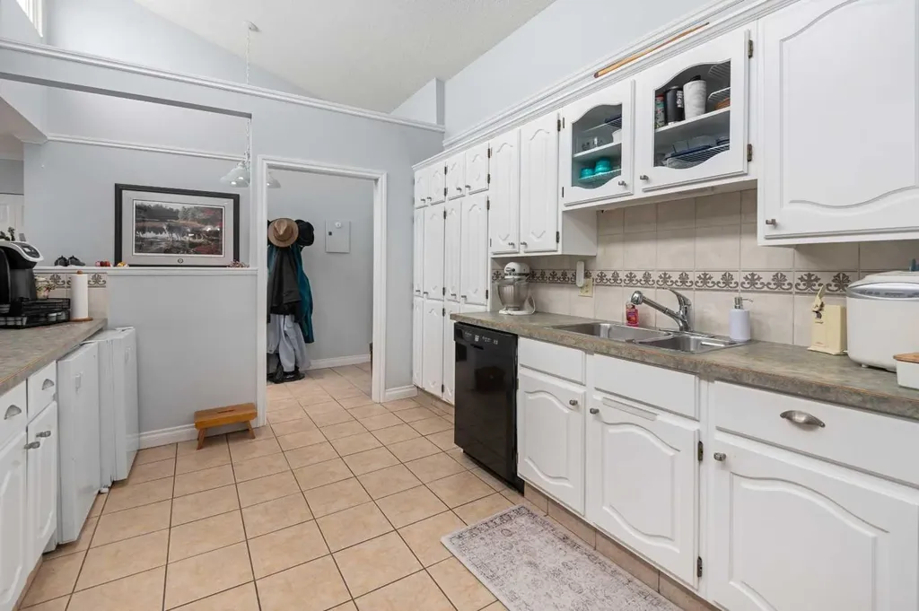 3730 50 Street NW Calgary AB T3A 2V9