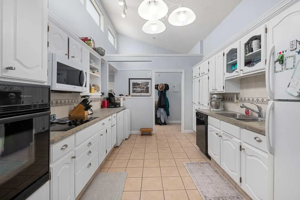 3730 50 Street NW Calgary AB T3A 2V9