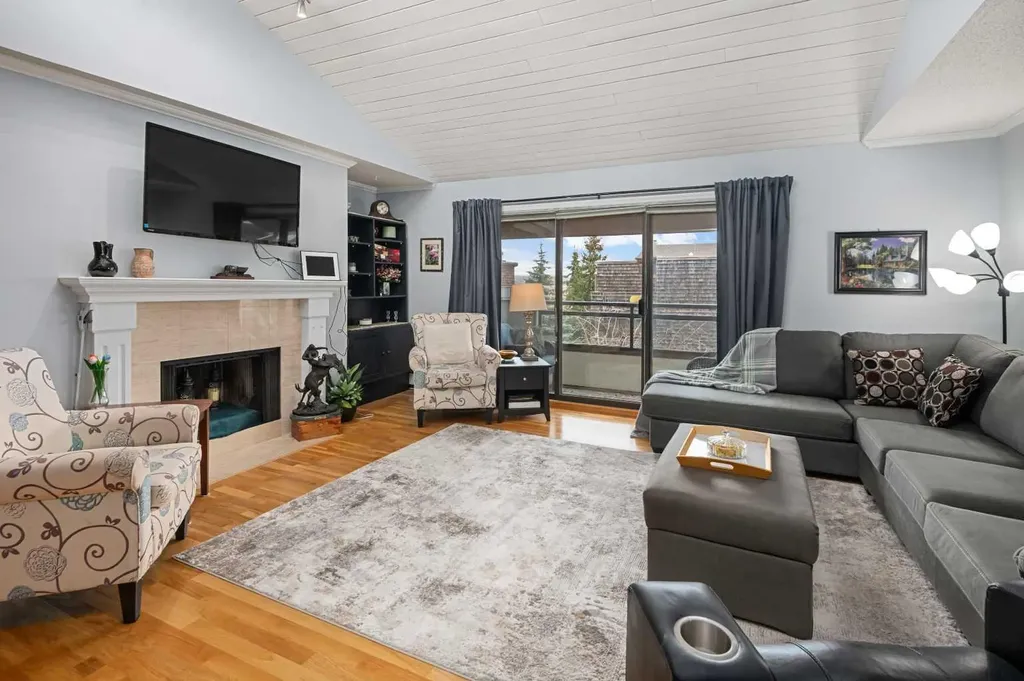 3730 50 Street NW Calgary AB T3A 2V9