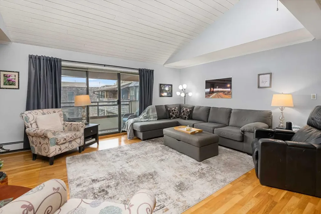 3730 50 Street NW Calgary AB T3A 2V9