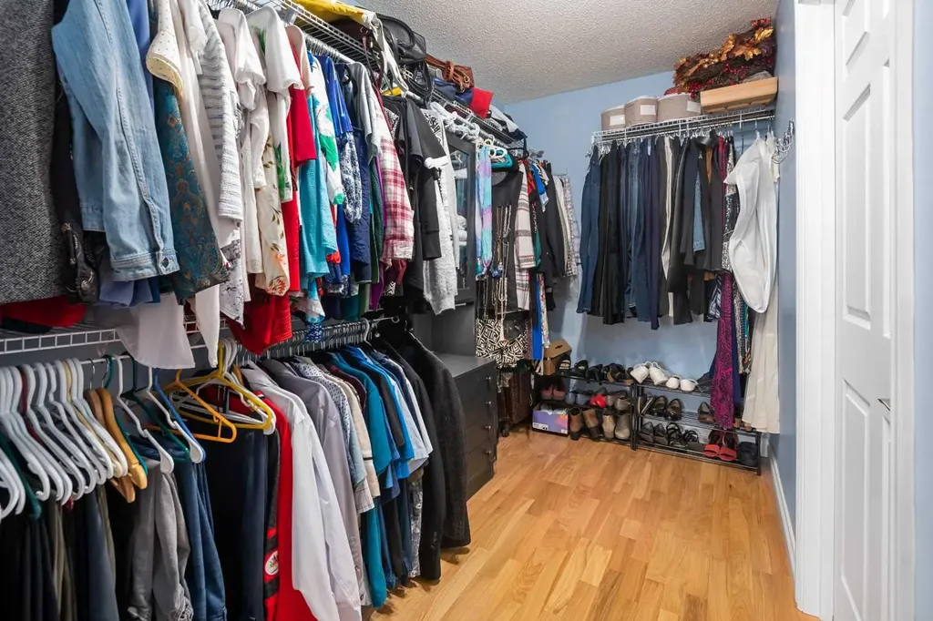 3730 50 Street NW Calgary AB T3A 2V9