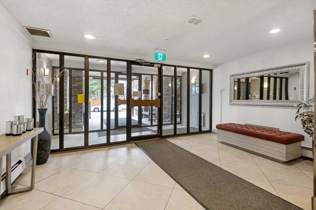 3730 50 Street NW Calgary AB T3A 2V9