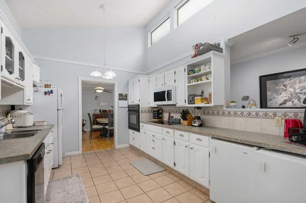 3730 50 Street NW Calgary AB T3A 2V9