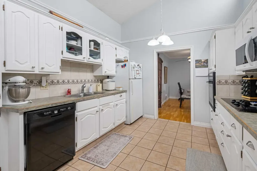 3730 50 Street NW Calgary AB T3A 2V9
