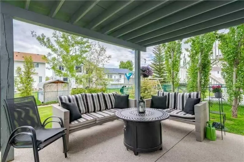 129 Arbour Ridge Circle NW Calgary AB T3G 3Y9