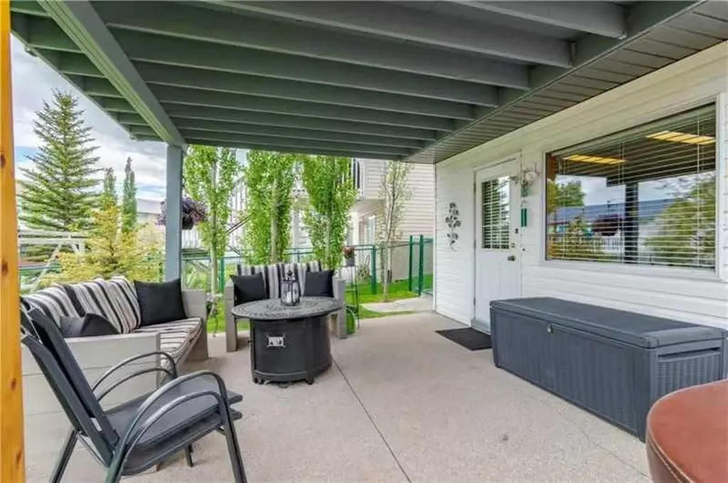 129 Arbour Ridge Circle NW Calgary AB T3G 3Y9
