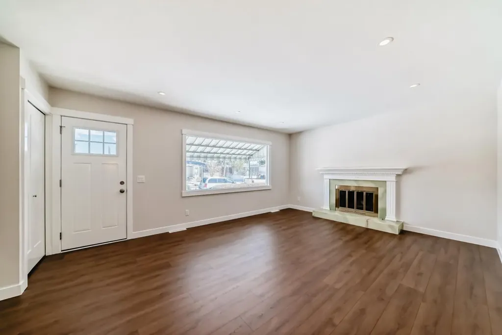 7427 25 Street SE Calgary AB T2C 1A3