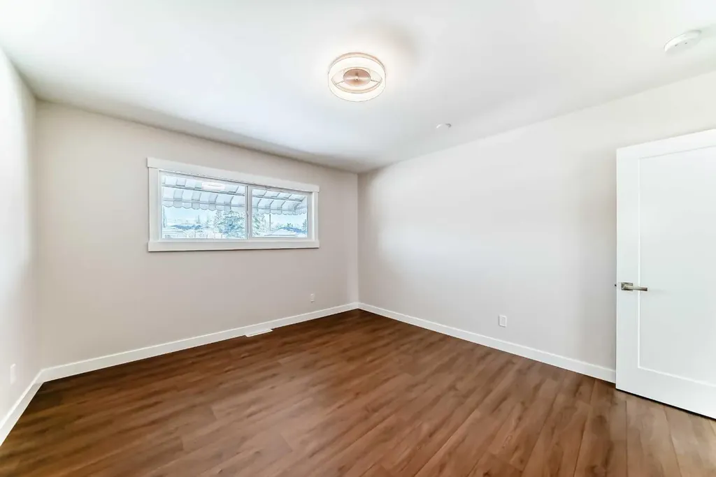 7427 25 Street SE Calgary AB T2C 1A3