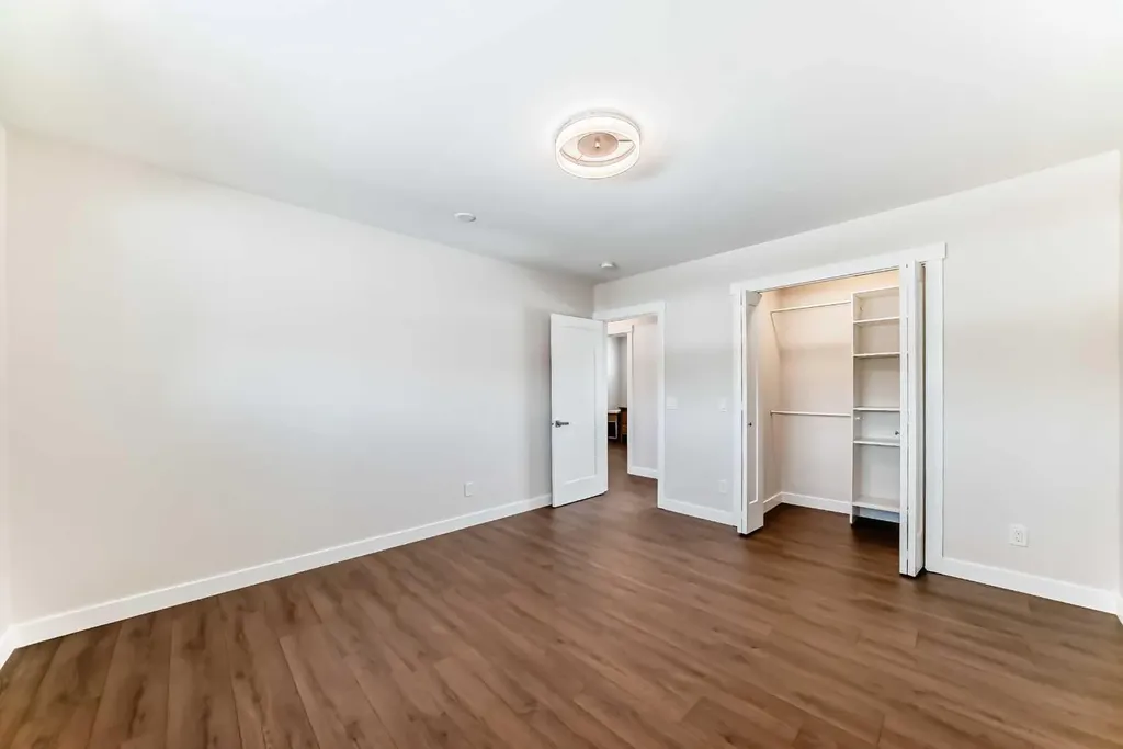 7427 25 Street SE Calgary AB T2C 1A3