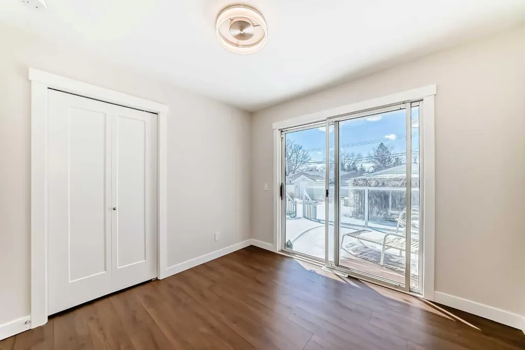7427 25 Street SE Calgary AB T2C 1A3