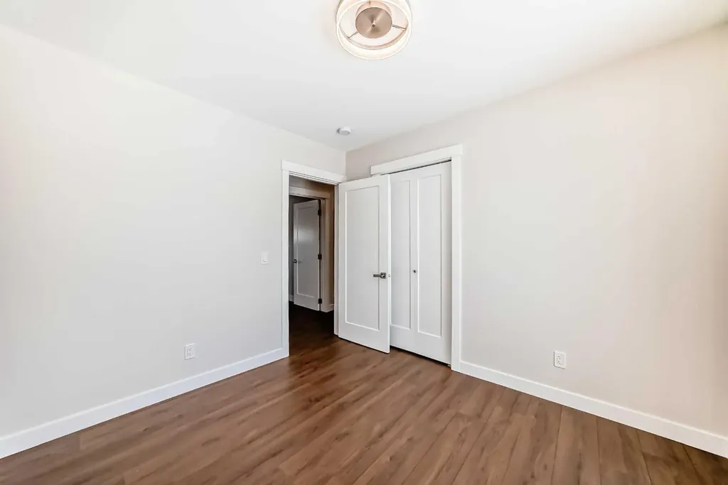 7427 25 Street SE Calgary AB T2C 1A3