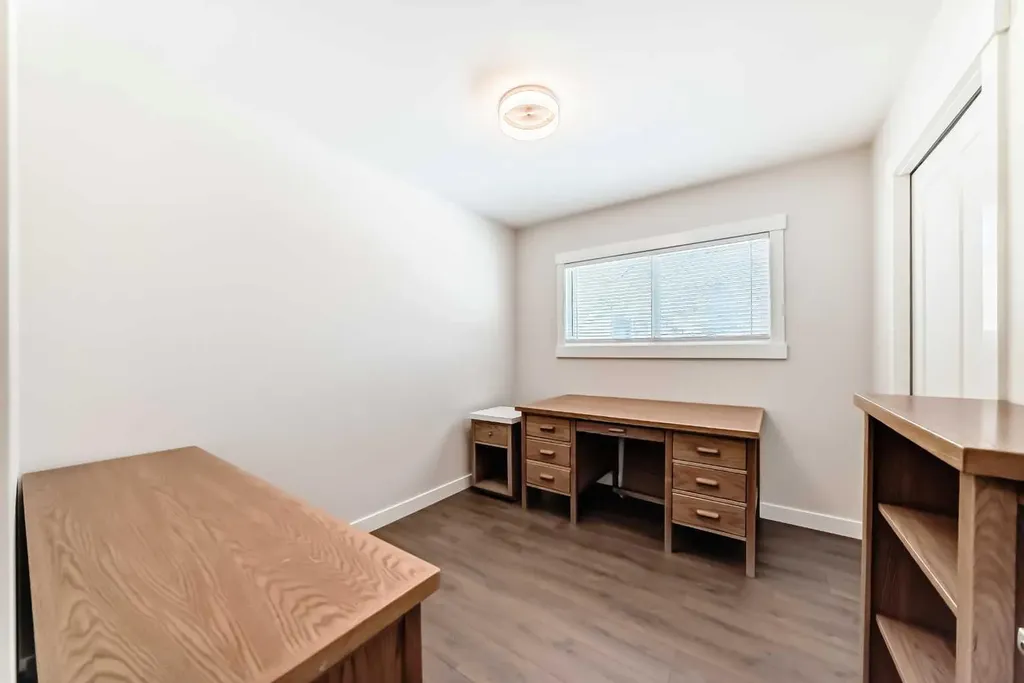7427 25 Street SE Calgary AB T2C 1A3