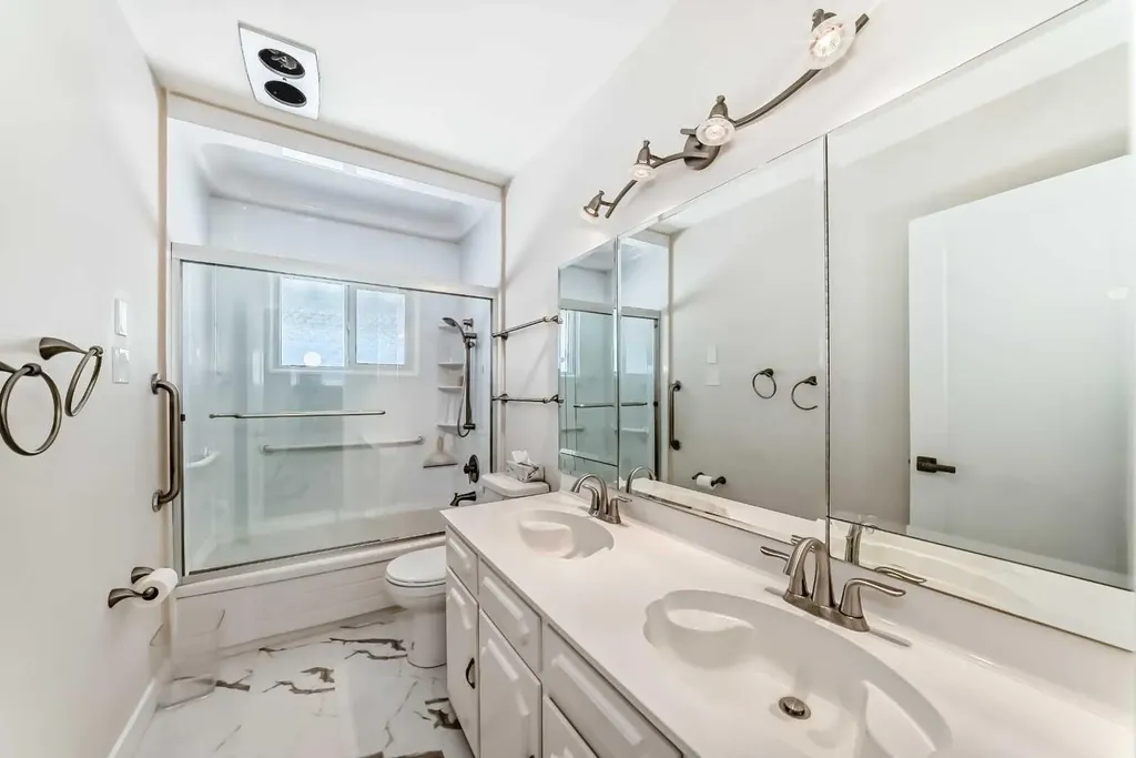 7427 25 Street SE Calgary AB T2C 1A3