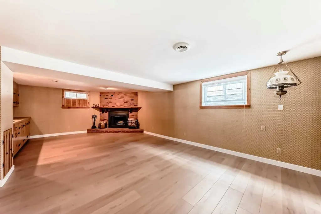 7427 25 Street SE Calgary AB T2C 1A3