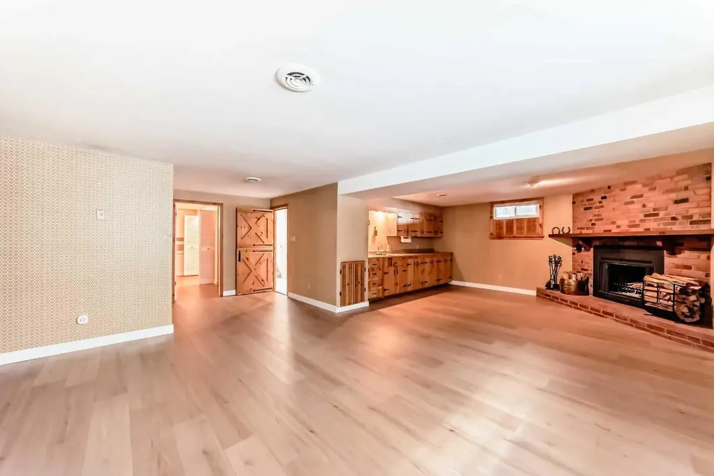 7427 25 Street SE Calgary AB T2C 1A3