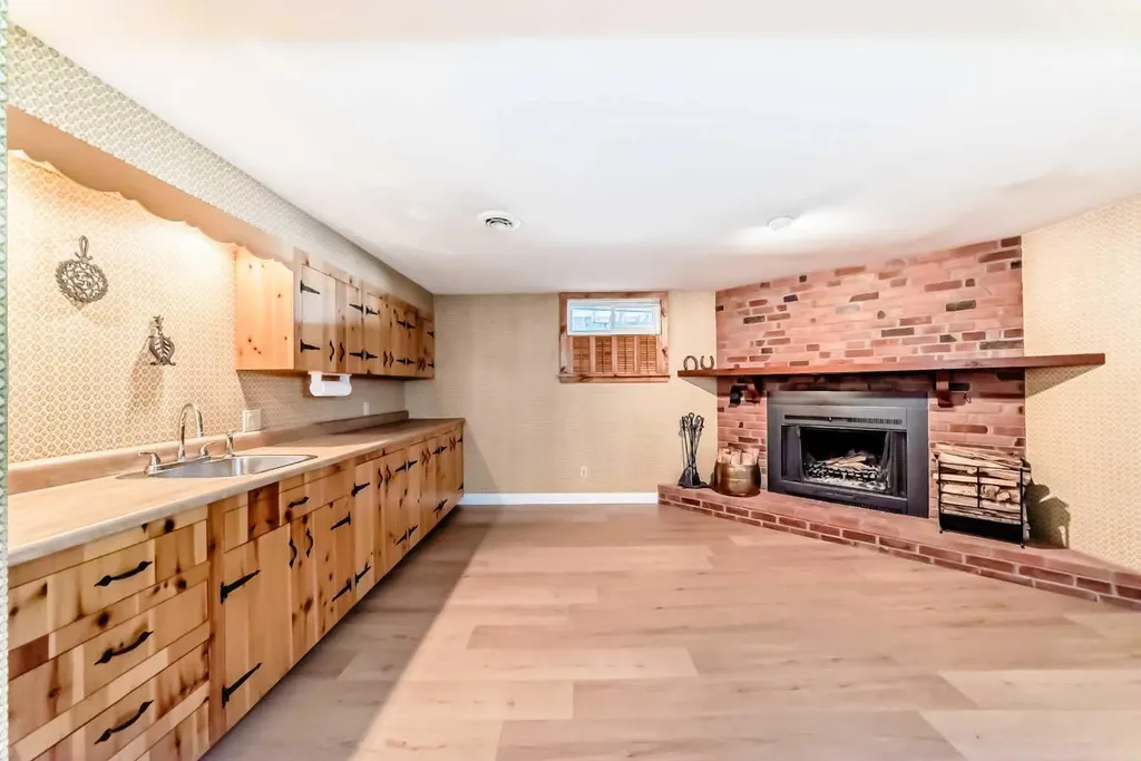 7427 25 Street SE Calgary AB T2C 1A3