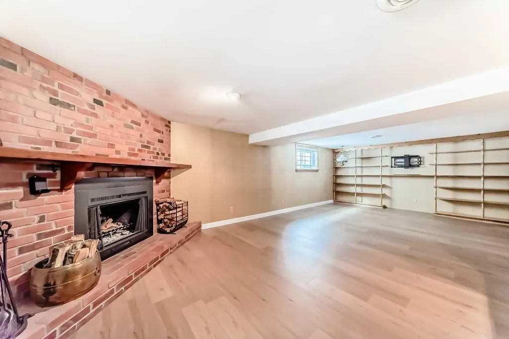 7427 25 Street SE Calgary AB T2C 1A3