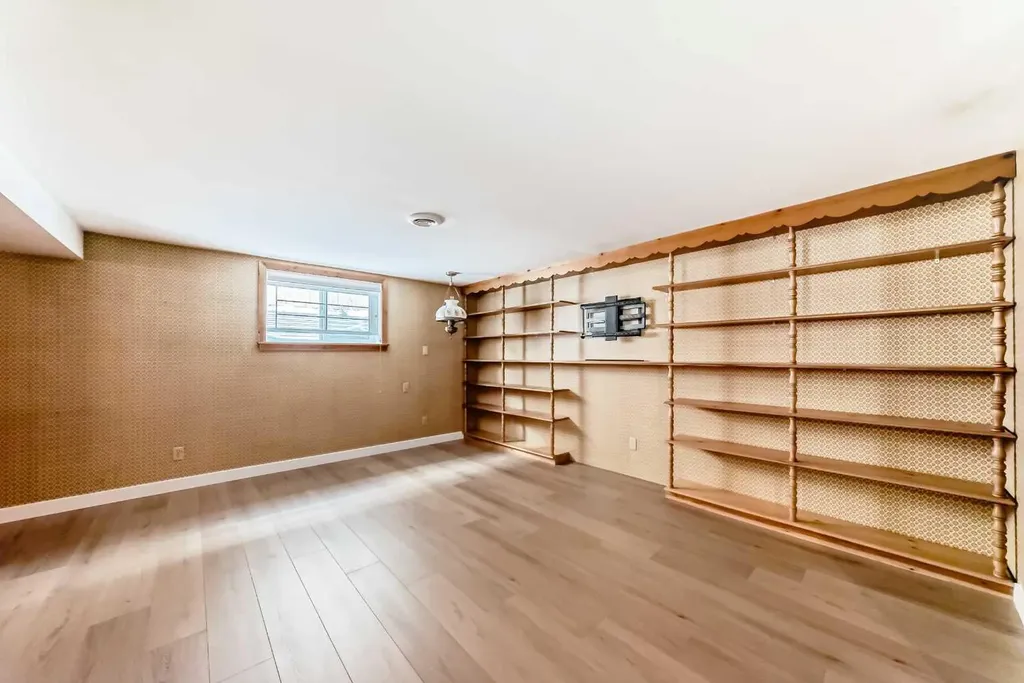 7427 25 Street SE Calgary AB T2C 1A3