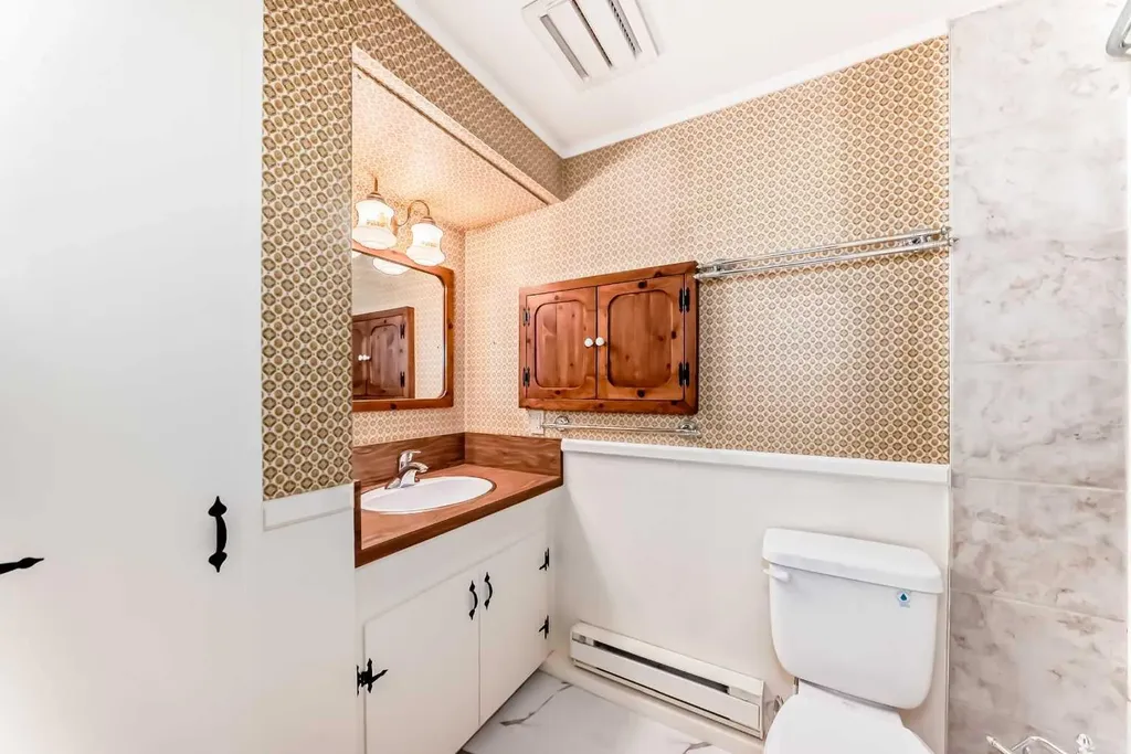 7427 25 Street SE Calgary AB T2C 1A3
