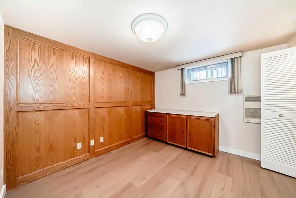 7427 25 Street SE Calgary AB T2C 1A3