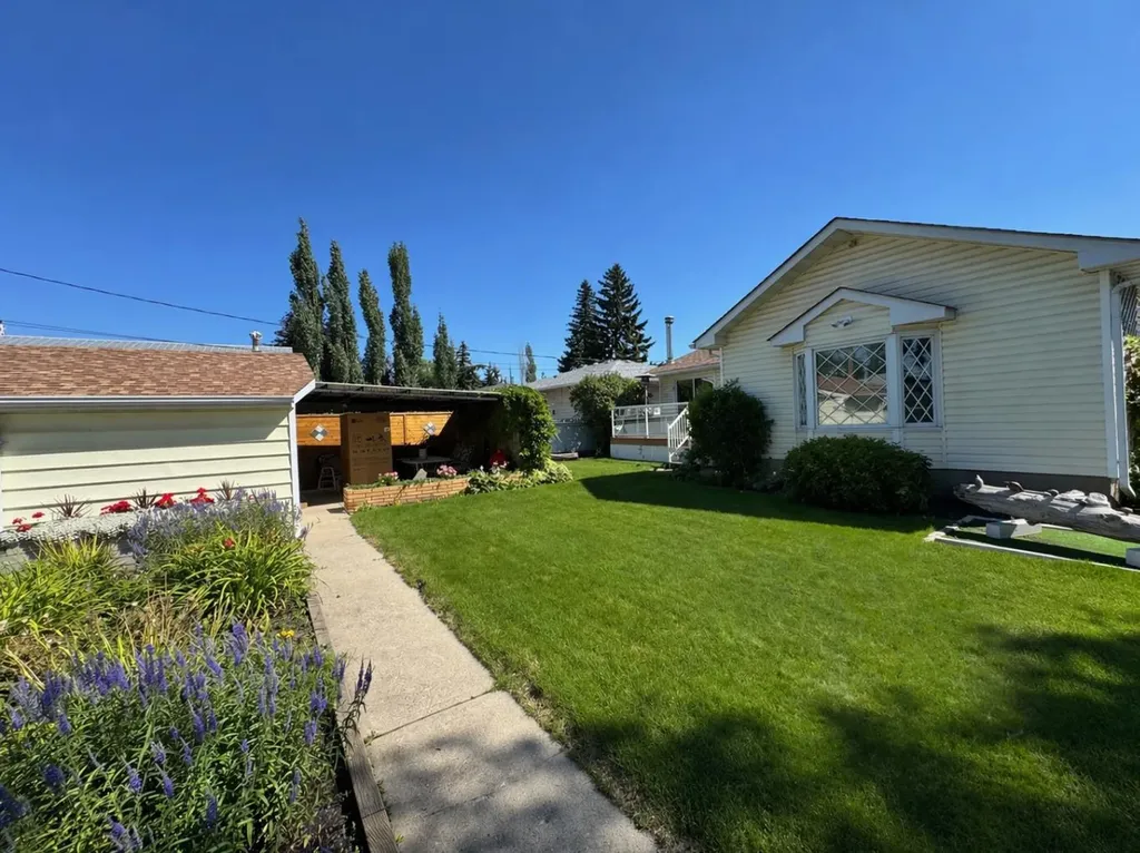 7427 25 Street SE Calgary AB T2C 1A3