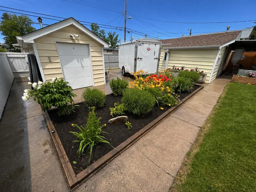7427 25 Street SE Calgary AB T2C 1A3