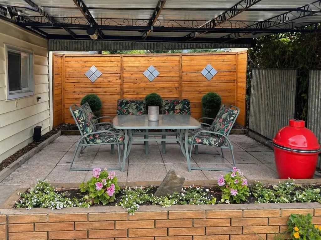 7427 25 Street SE Calgary AB T2C 1A3